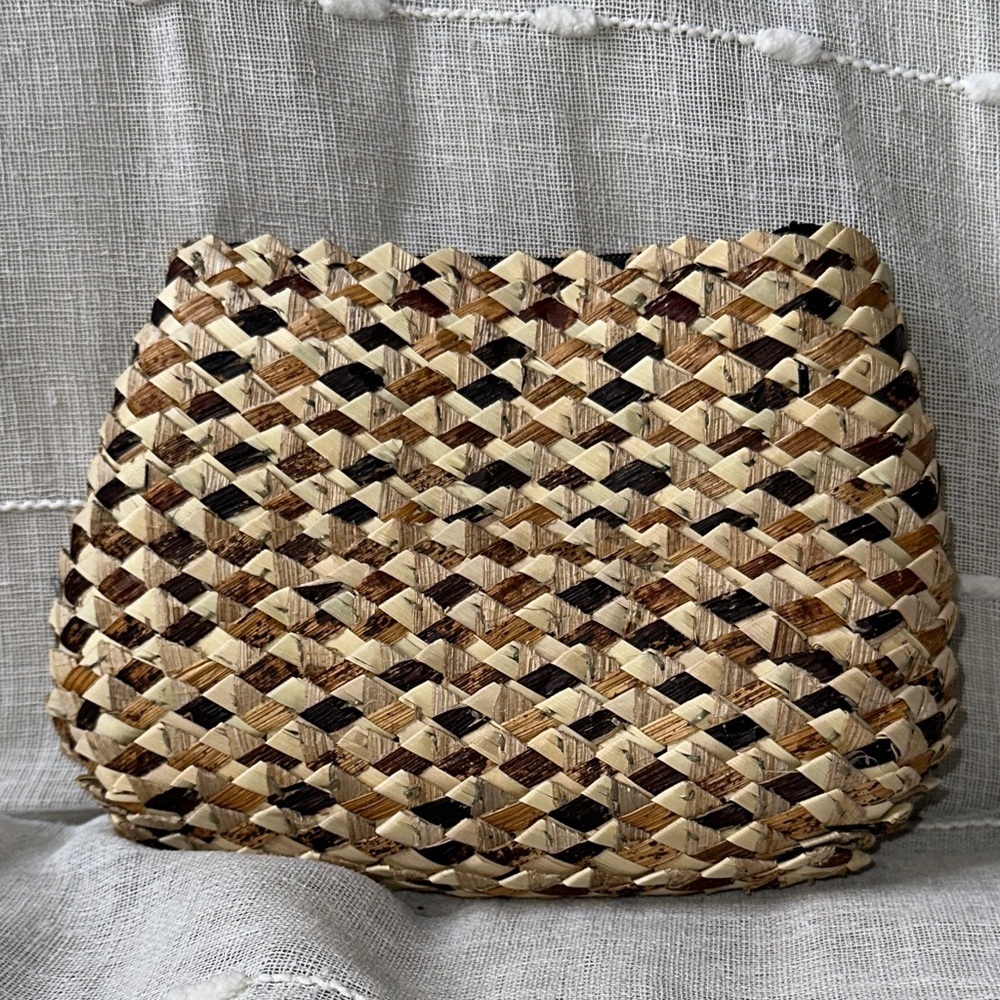 Handcrafted Uganda Made Banana Leaf & Palm Leaf Handwoven Zipper Clutch NWOT